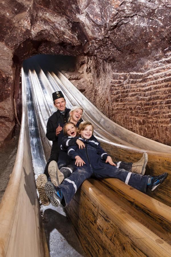 Home-Hotel Salzberg Берхтесгаден Экстерьер фото Crown Prince Haakon, Crown Princess Mette-Marit, and their two children on a slide at the Salt Mine in 2009.